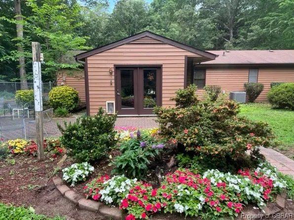 7322 Church Ln, Toano, VA 23168