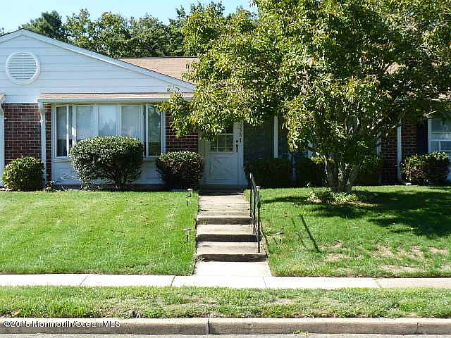 1023B Shetland Dr photo 1