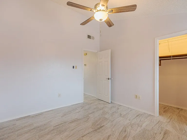 762 Stafford Ct — Photo 17