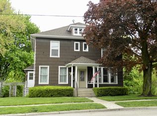 733 E 3rd St, Dixon, IL 61021