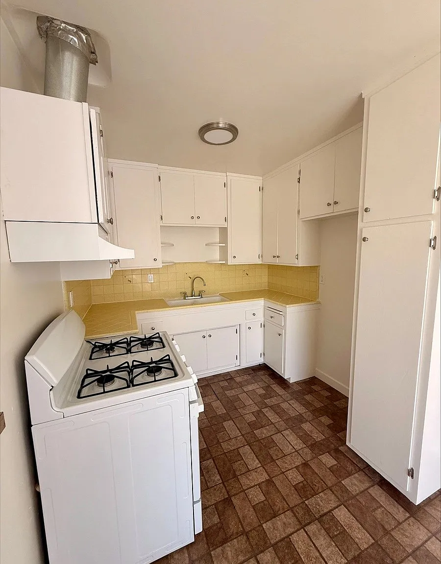 Studio, 1.0 bath, $1,395 — Photo 3