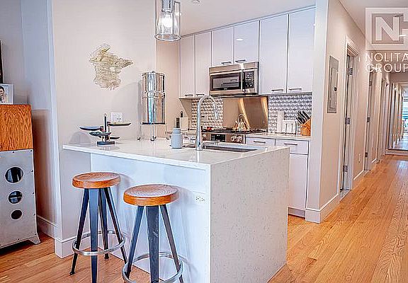 4th image of 242 Elizabeth St #1