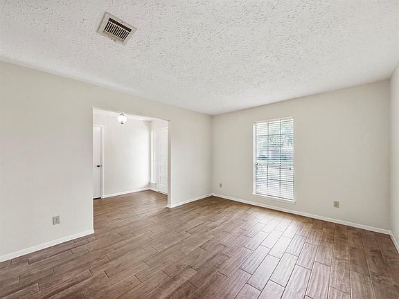 2nd image of 22110 Fincastle Dr