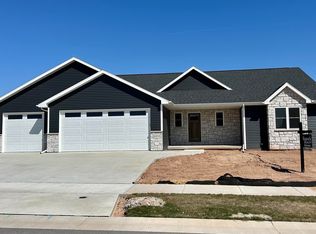 W6002 Zach St, Menasha, WI 54952