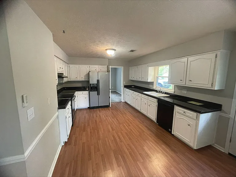 105 Kimberly Dr — Photo 3