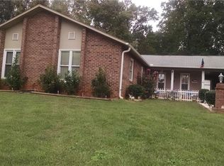 418 Merriweather Dr, King, NC 27021