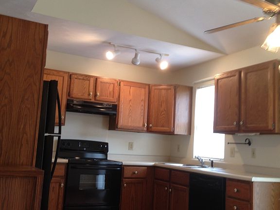 4th image of 18087 Hillcrest Dr