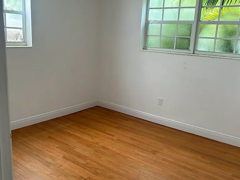 1561 West Ave #4 — Photo 6