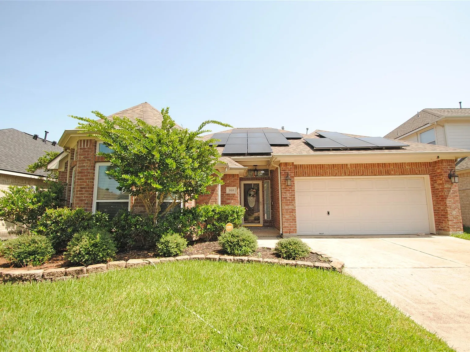 3 bed, 2.0 bath, 2169 sqft, $2,550 — Photo 2