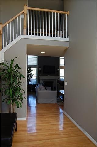 1st image of 521 E Castlebury Cir