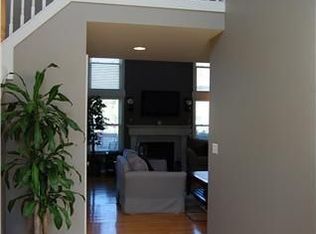 521 E Castlebury Cir, Saline, MI 48176