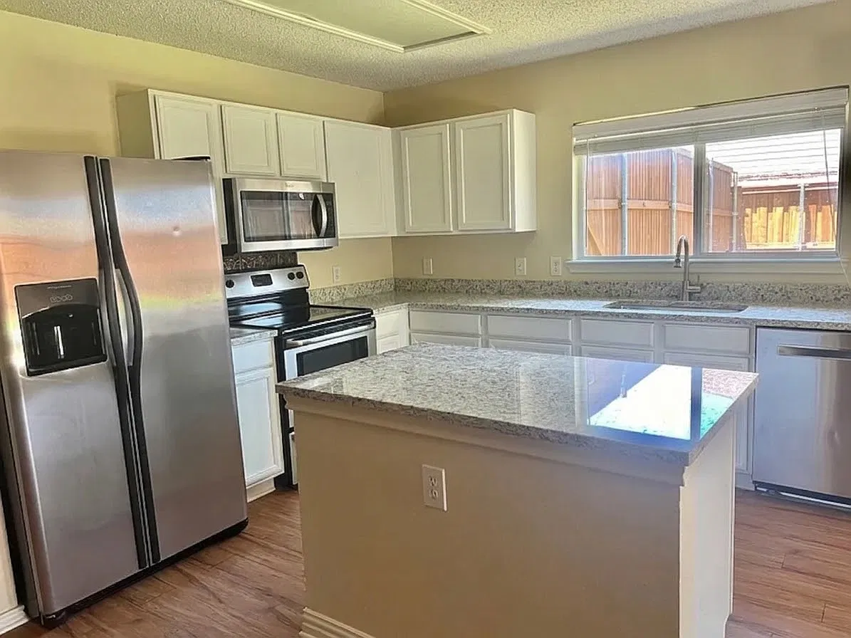 3 bed, 1786 sqft, $2,395 — Photo 4