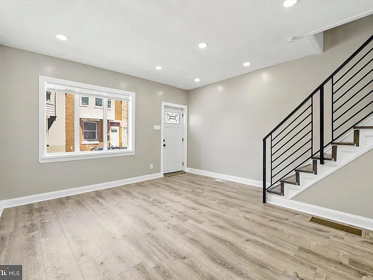 3027 Agate St — Photo 4