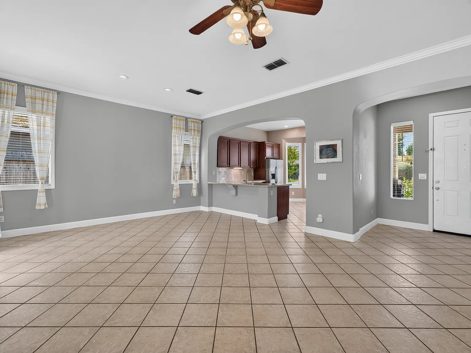 3 bed, 1638 sqft, $2,950 — Photo 3