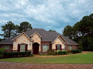 26 Manzanares Dr, Hot Springs Village, AR 71909