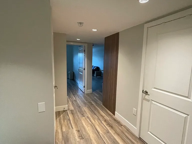 5656 Victoria Dr — Photo 16