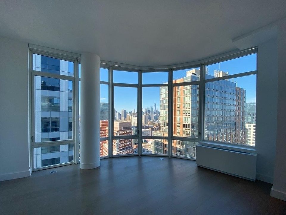 1st image of 86 Fleet Pl APT 33C