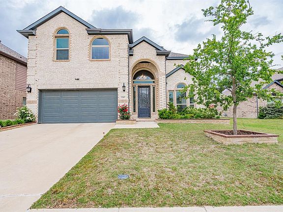 2nd image of 1305 Summer Ln