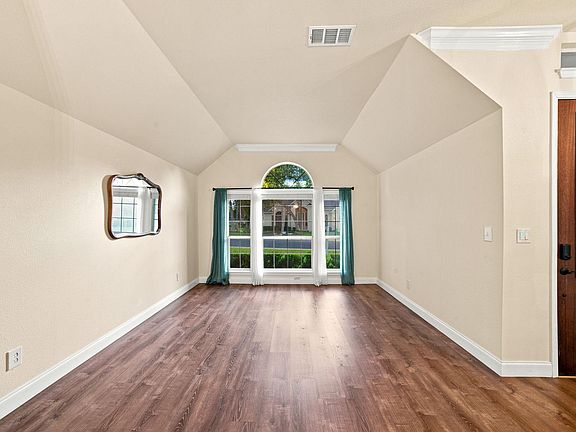 5th image of 17213 Crescent Heights Trl