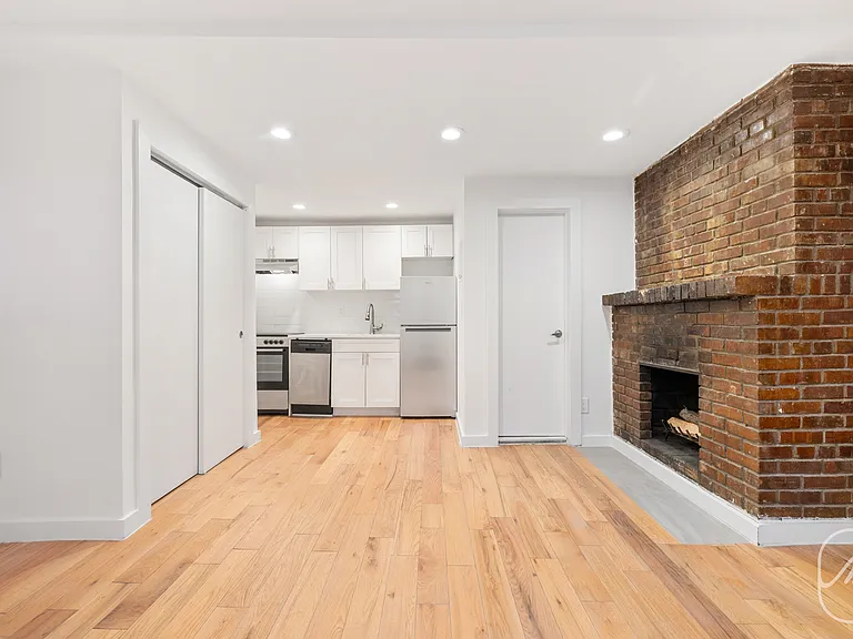 348 W 21st St #1F — Photo 5