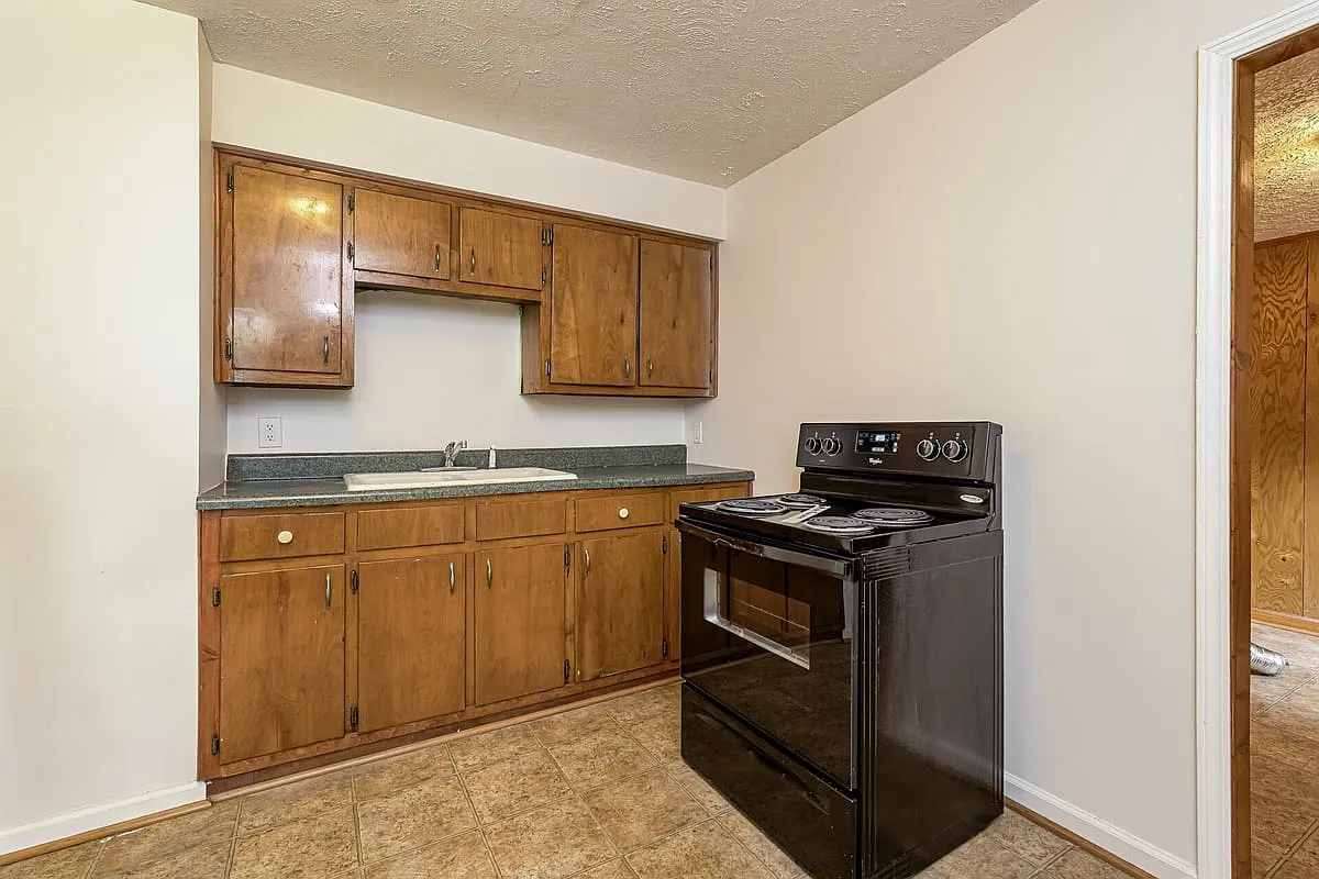 1103 Louise Rd — Photo 3