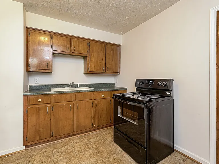 1103 Louise Rd — Photo 3