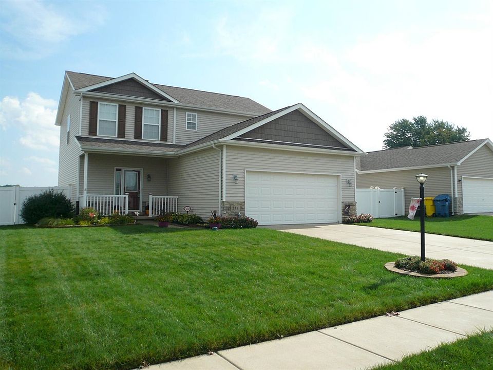 Beautiful curb appeal to this 3 bedroom, 2.5 bath 2-story home w/full basement and fenced yard!