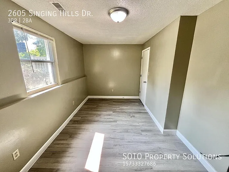 2605 Singing Hills Dr — Photo 36