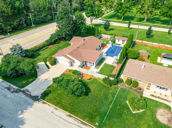 5230 Spring Creek Rd, Rockford, IL 61114