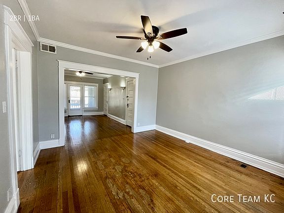 3rd image of 3700 Wyandotte St #221-2W