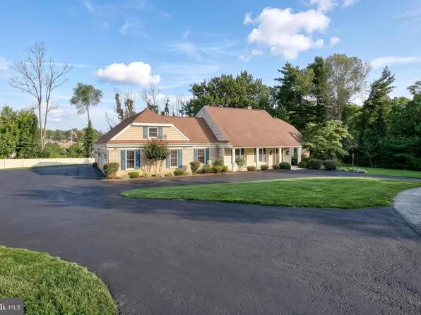 1 W Lawn Cir, Wormleysburg, PA 17043