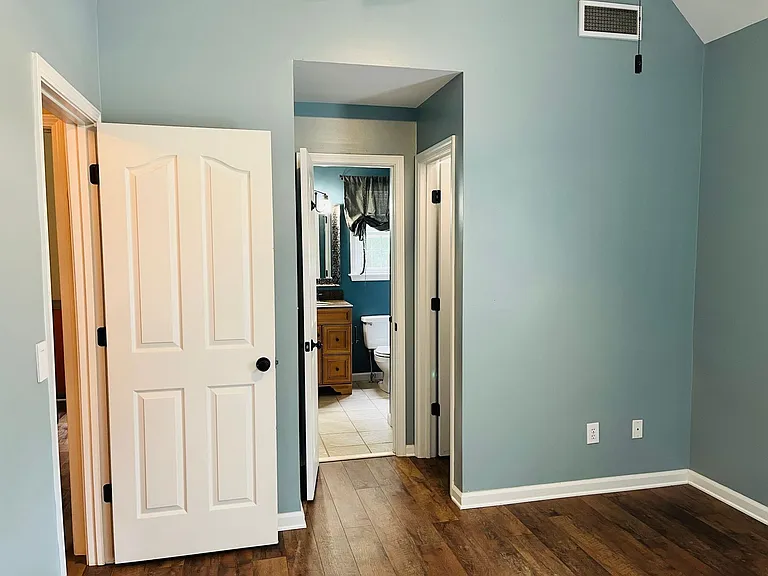 55 Tyler Woods Dr — Photo 32
