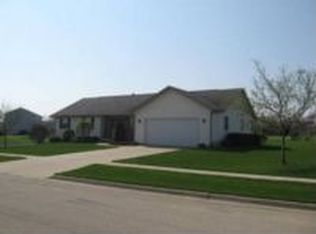 1761 Apache Trl, Freeport, IL 61032