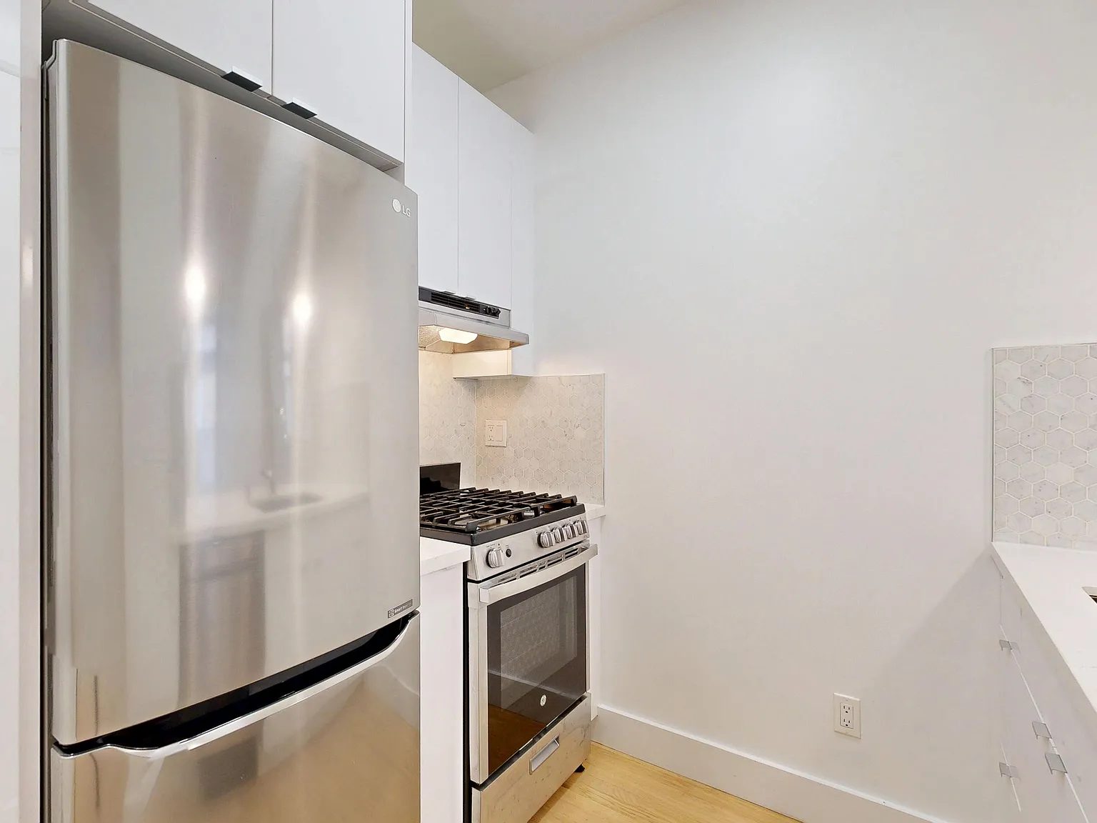 Stylishly Remodeled 1BR in the Heart of Nob Hill — Photo 2
