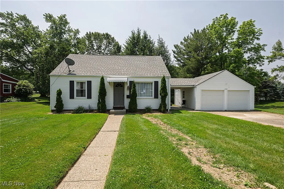 1209 Oak Ave SE photo 1