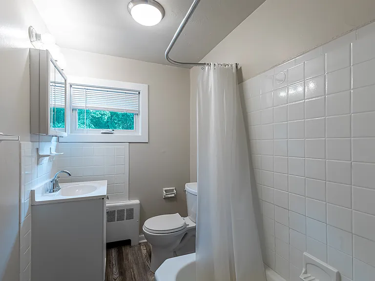 Farmington Court Apartments — Photo 29