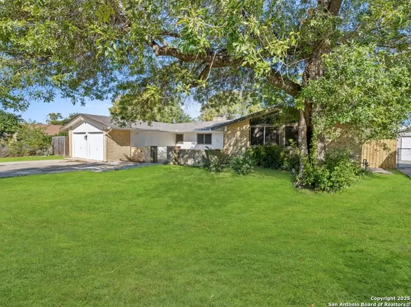 5003 Round Table, Windcrest, TX 78218