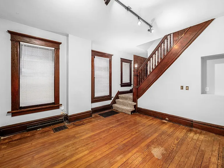 1230 Indianola Ave — Photo 21