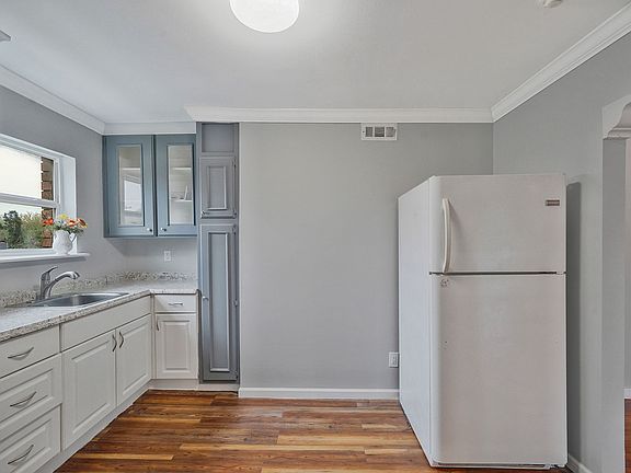 2nd image of 258 Artist Lake Dr