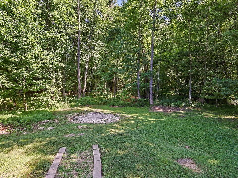 1st image of 401 Piney Dr