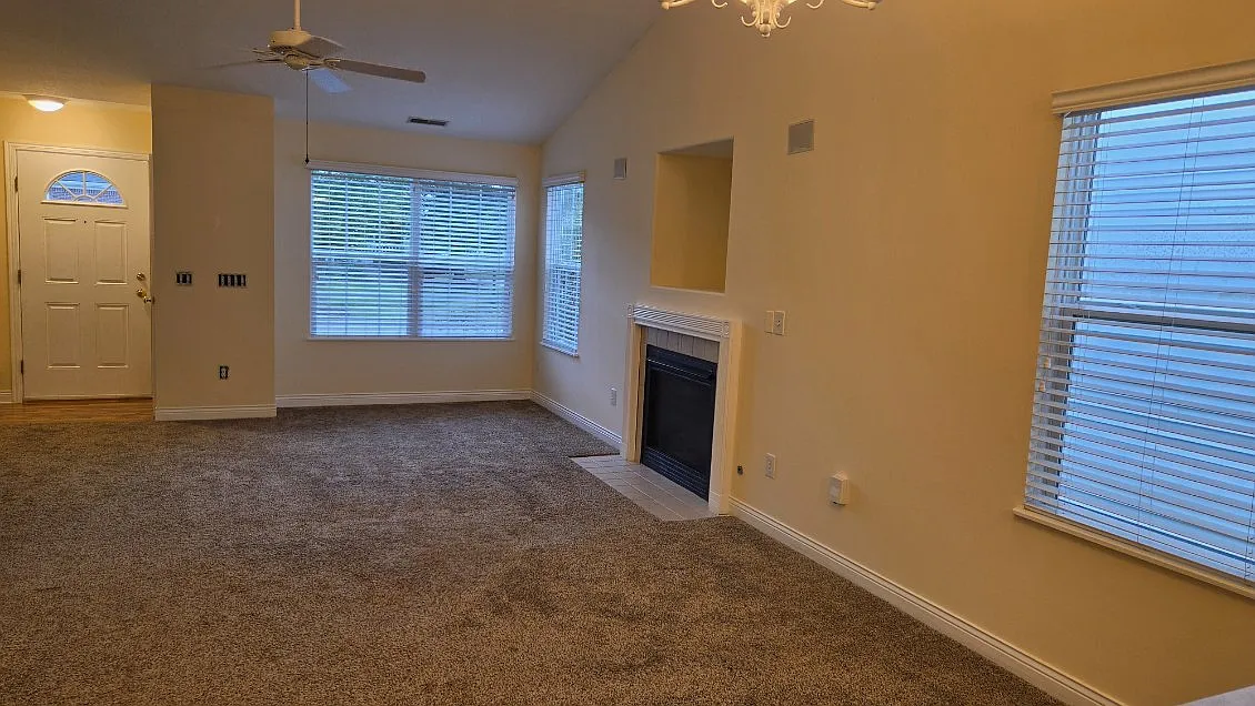 3 bed, 1194 sqft, $2,425 — Photo 2