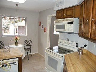 4th image of 4255 Manor Ave