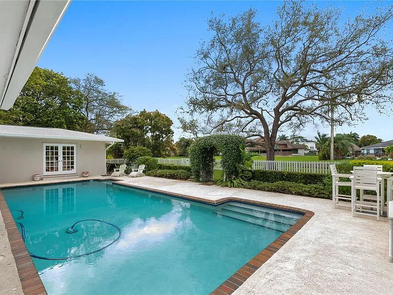 16220 SW 88th Ave — Photo 4