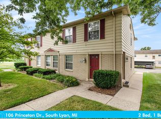 106 Princeton Dr, South Lyon, MI 48178