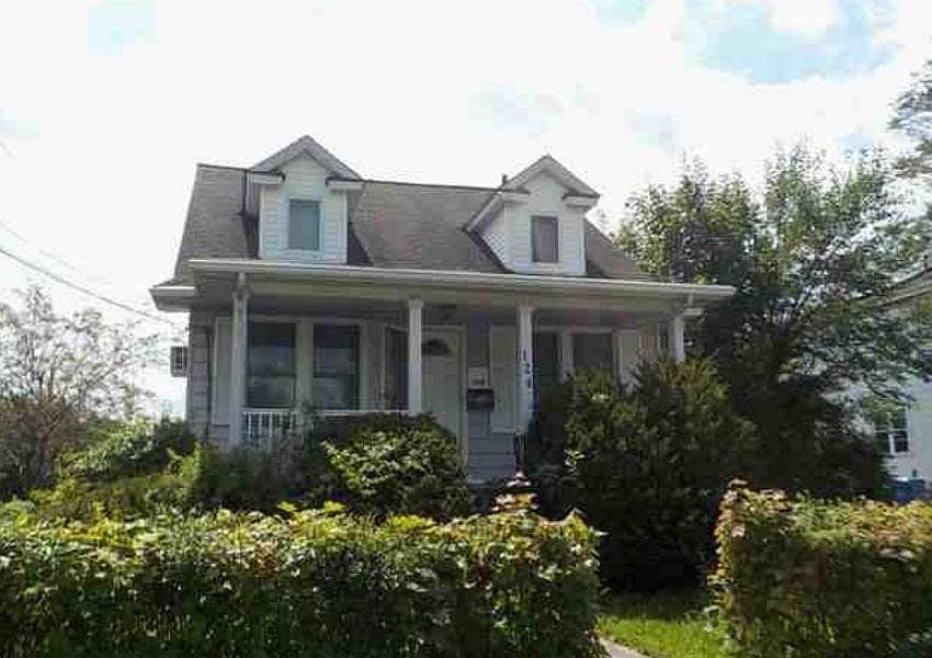 1st image of 124 Belmont St