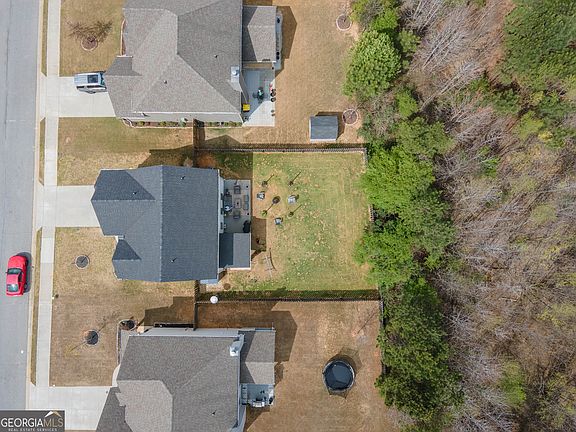 3rd image of 90 Ashton Pl