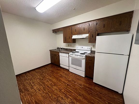 5th image of 2321 20 1/2 Ave S #103