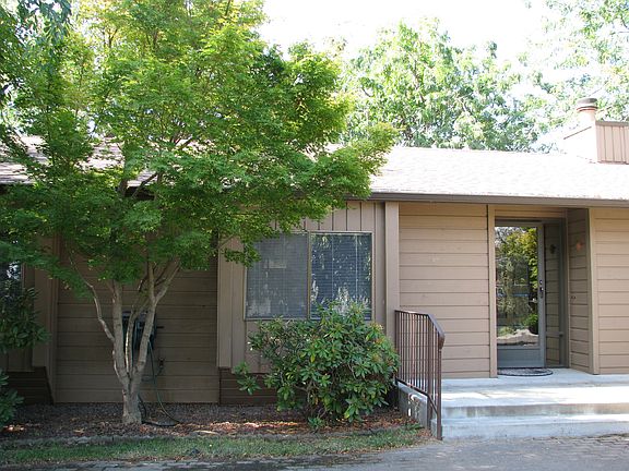 2nd image of 215 Edgewood Dr
