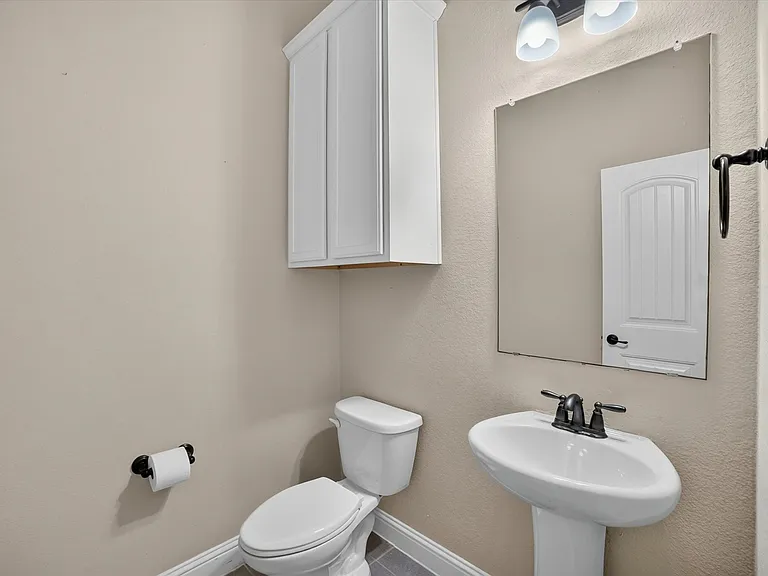 10712 Troutt Dr — Photo 23
