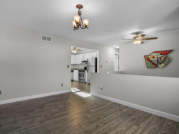 3rd image of 1451 Tower Ave
